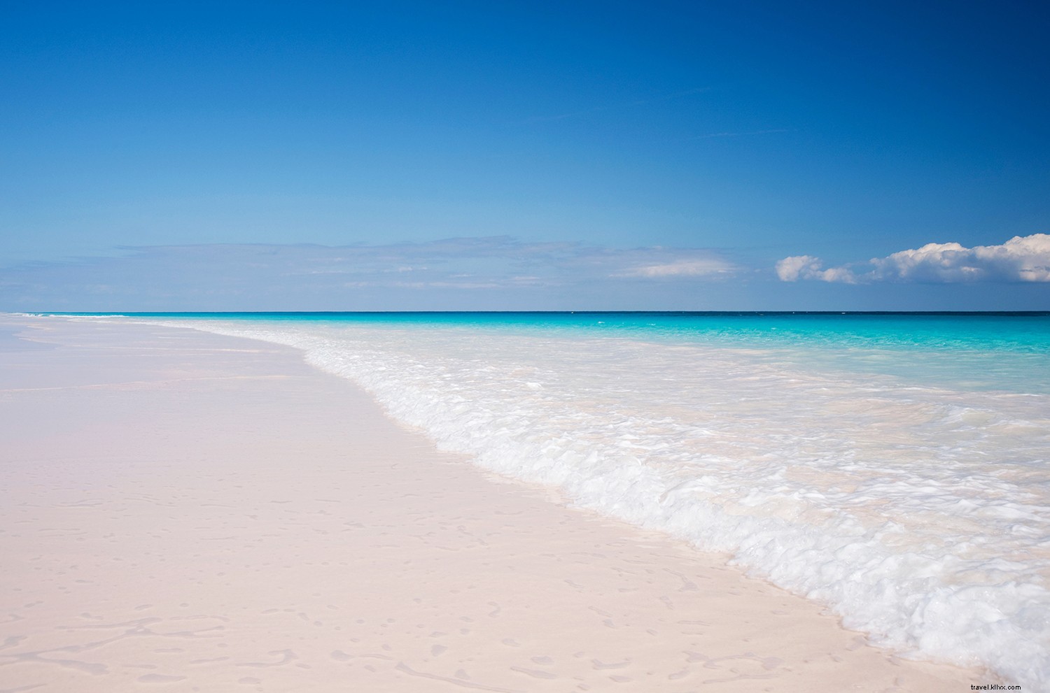 10 playas coloridas en las que deberías estar ahora mismo 